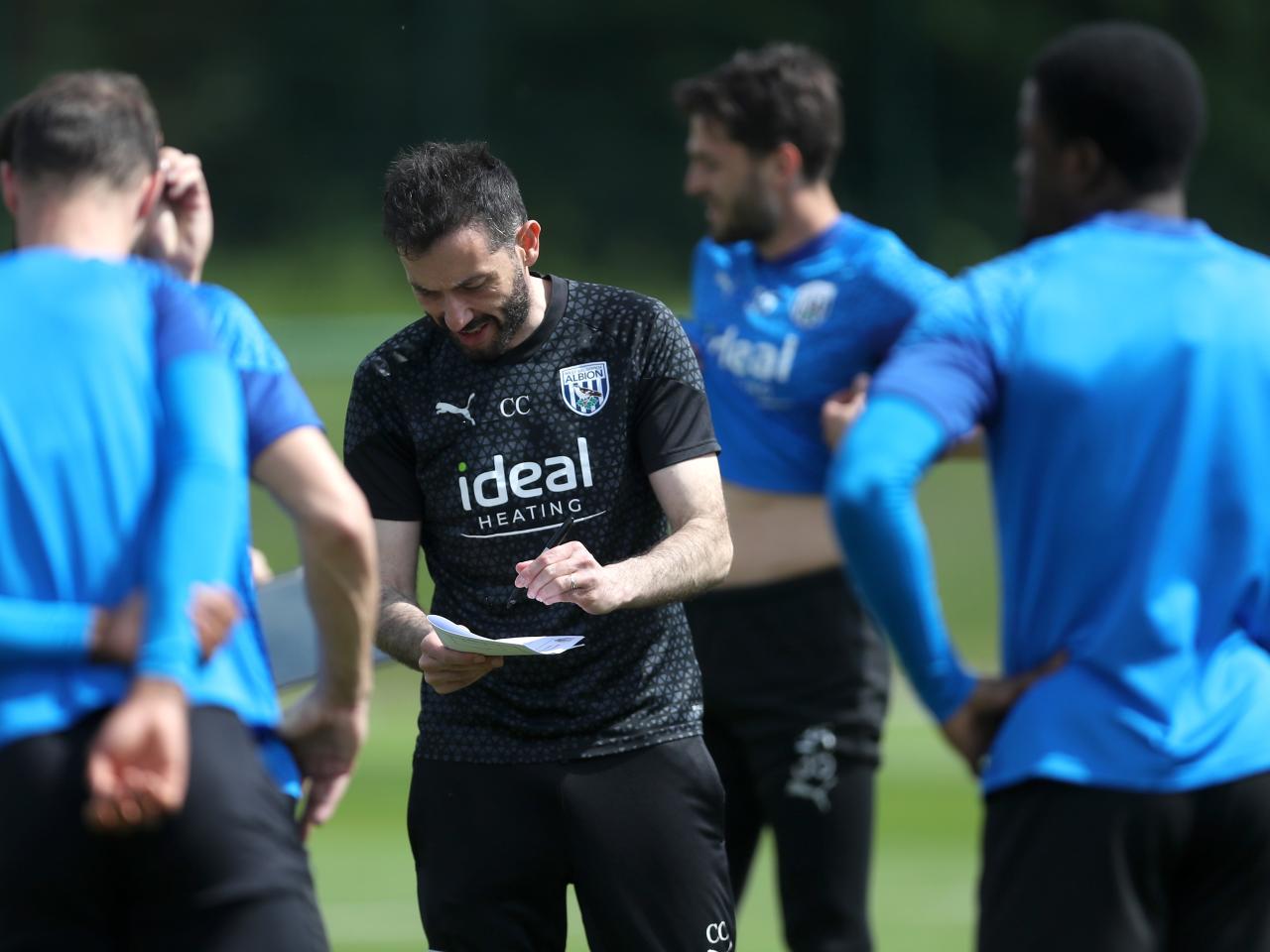 Carlos Corberán delivering messages to his players on the training pitch