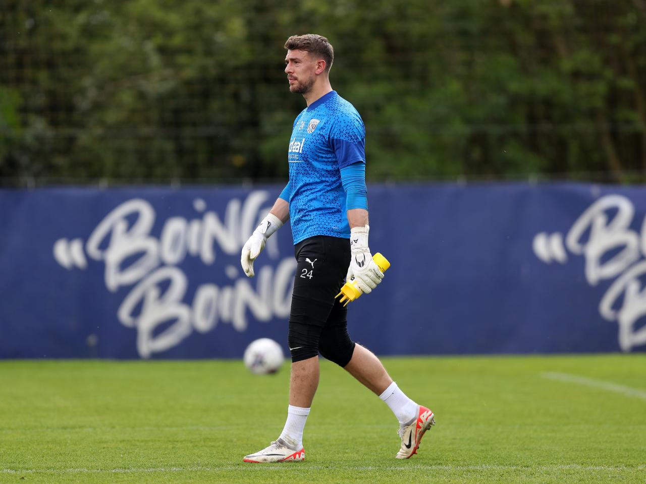 Alex Palmer walking during a training session