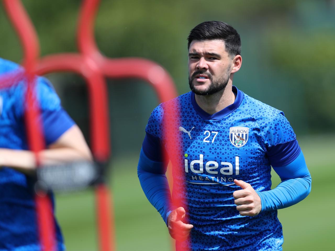 Alex Mowatt warming up before training 