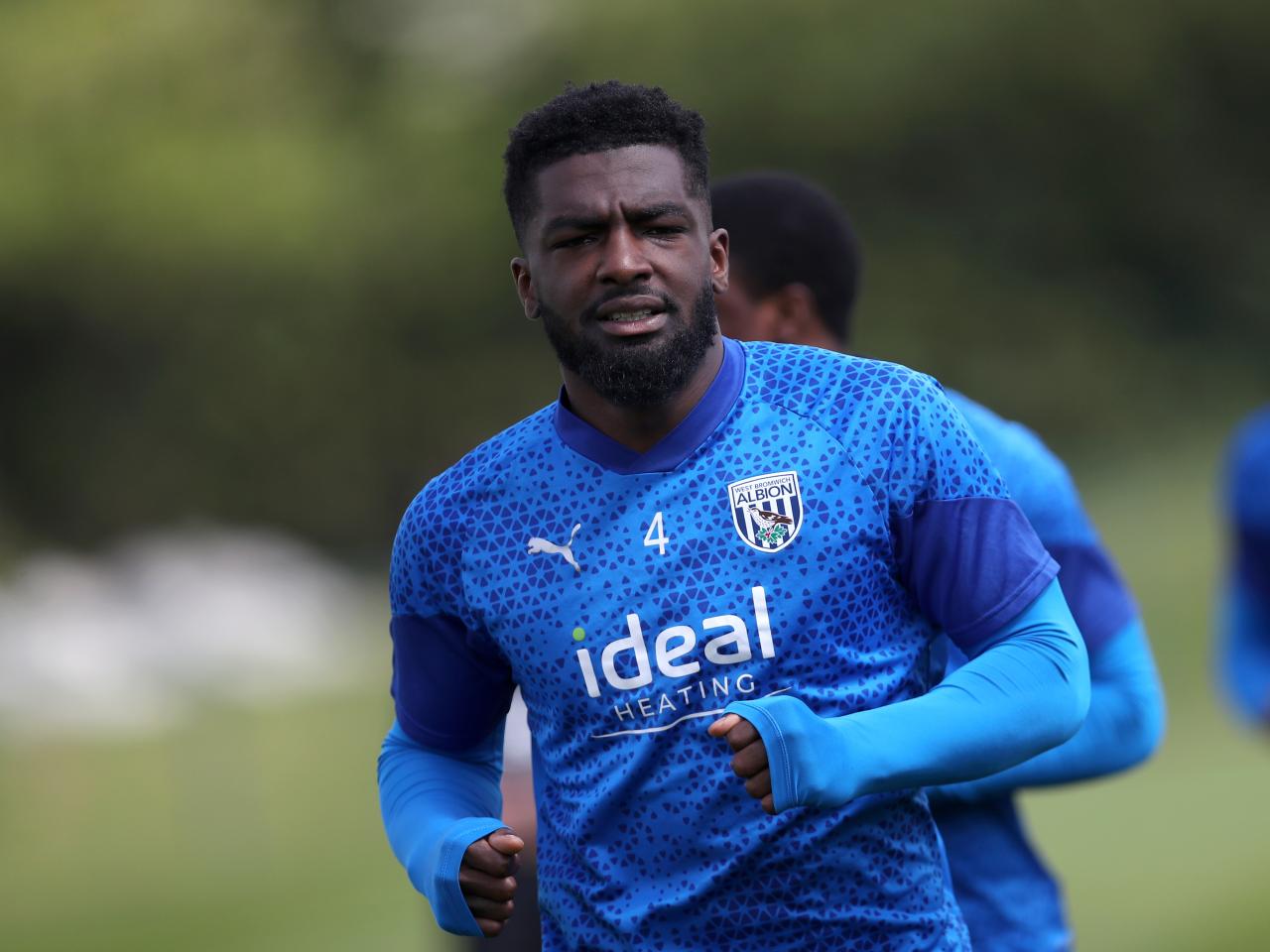 Cedric Kipre warming up before training 