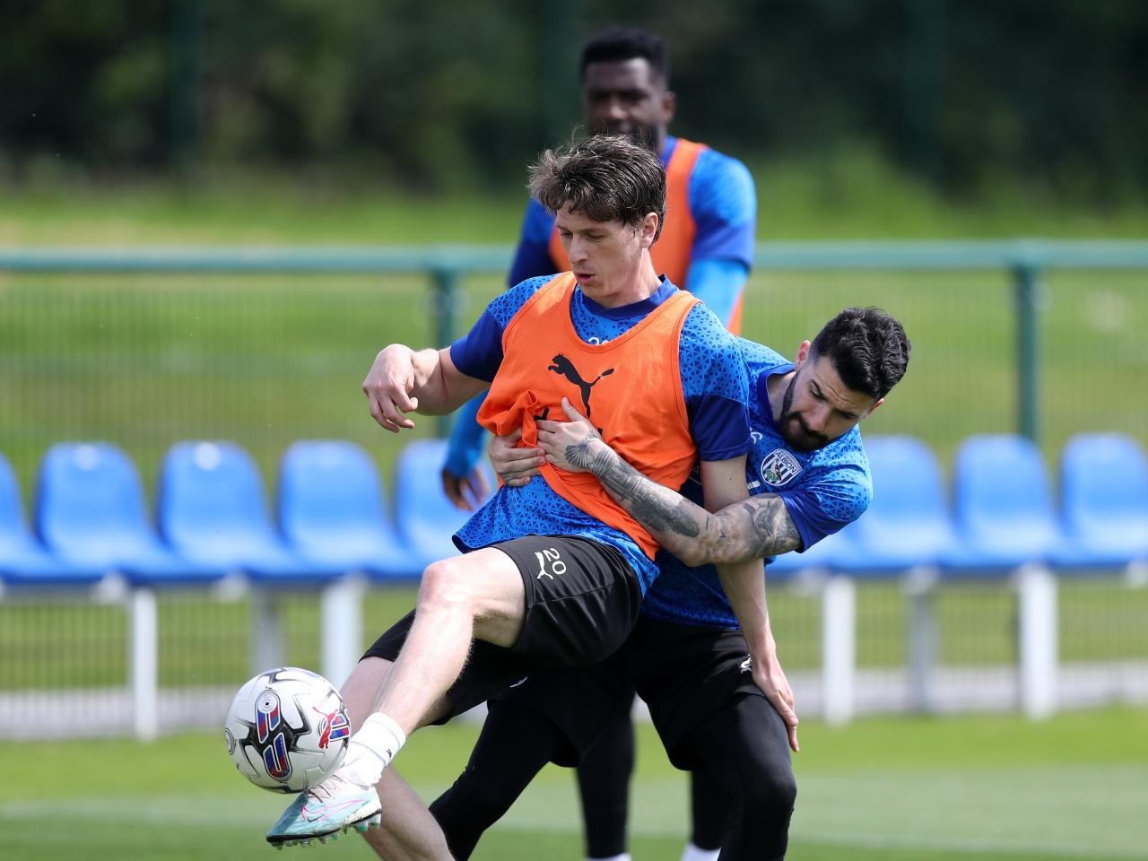 Adam Reach and Pipa fighting for the ball in training 