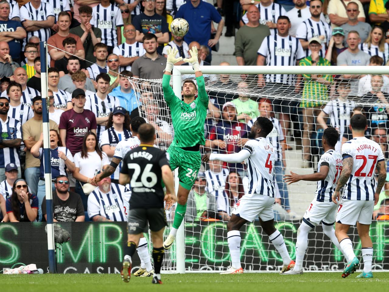 A general action shot with several players in of Albion's game against Southampton 