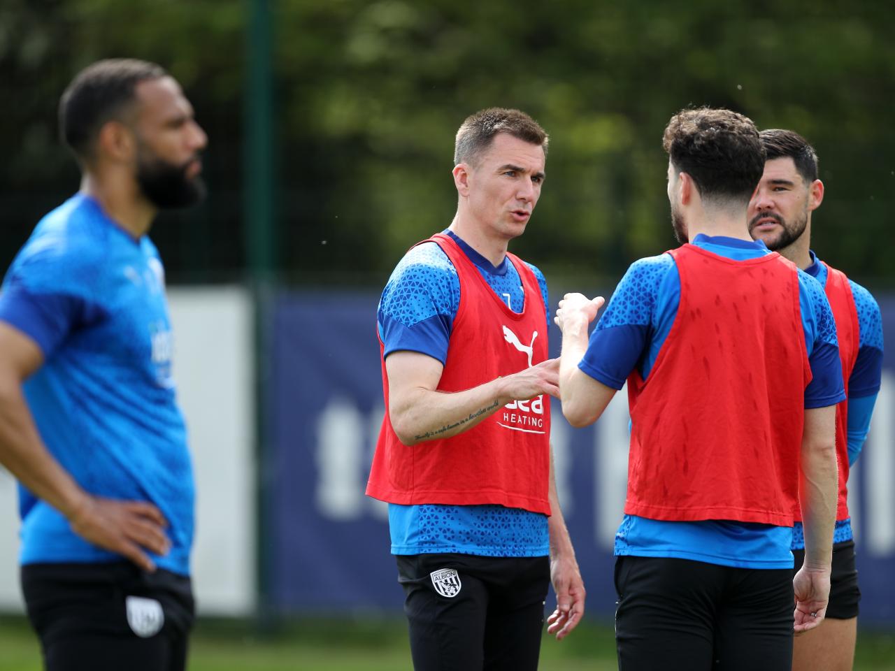 Jed Wallace talking to Mikey Johnston and Alex Mowatt during training 