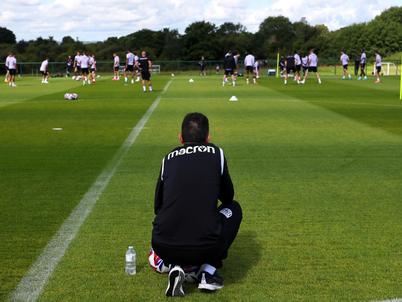 Carlos Corberán watching over a training session 