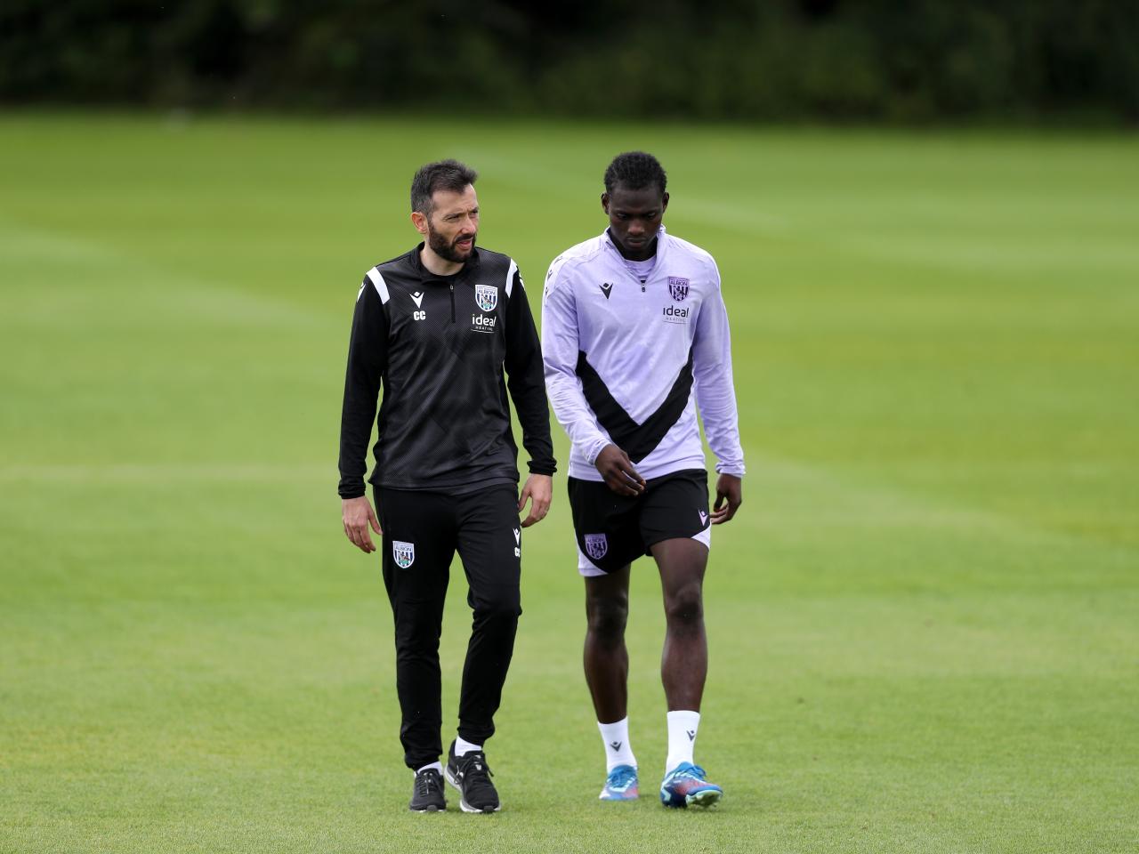Carlos Corberán walking and talking to Ousmane Diakité