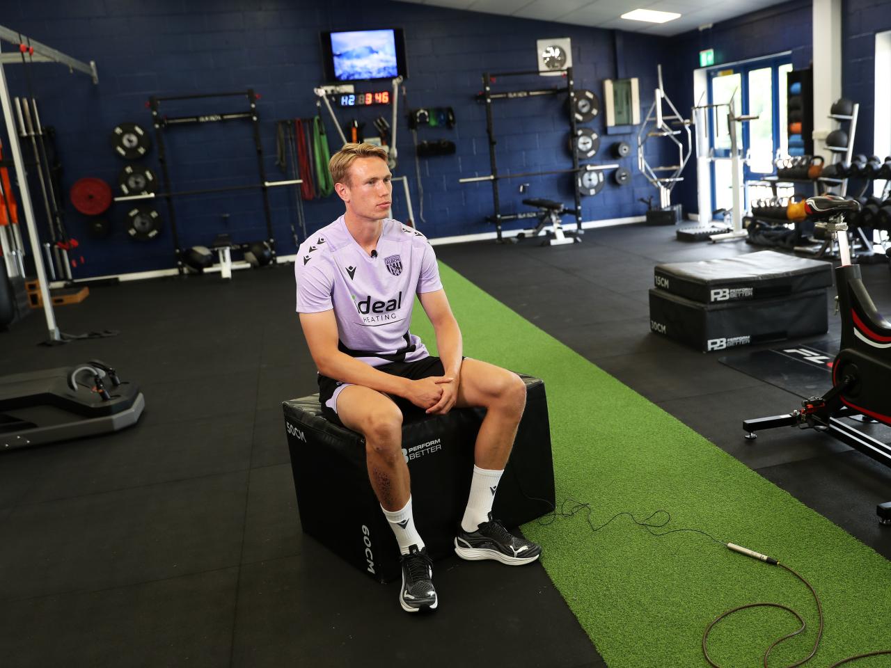 Torbjørn Heggem sat in the gym being interviewed by WBA TV