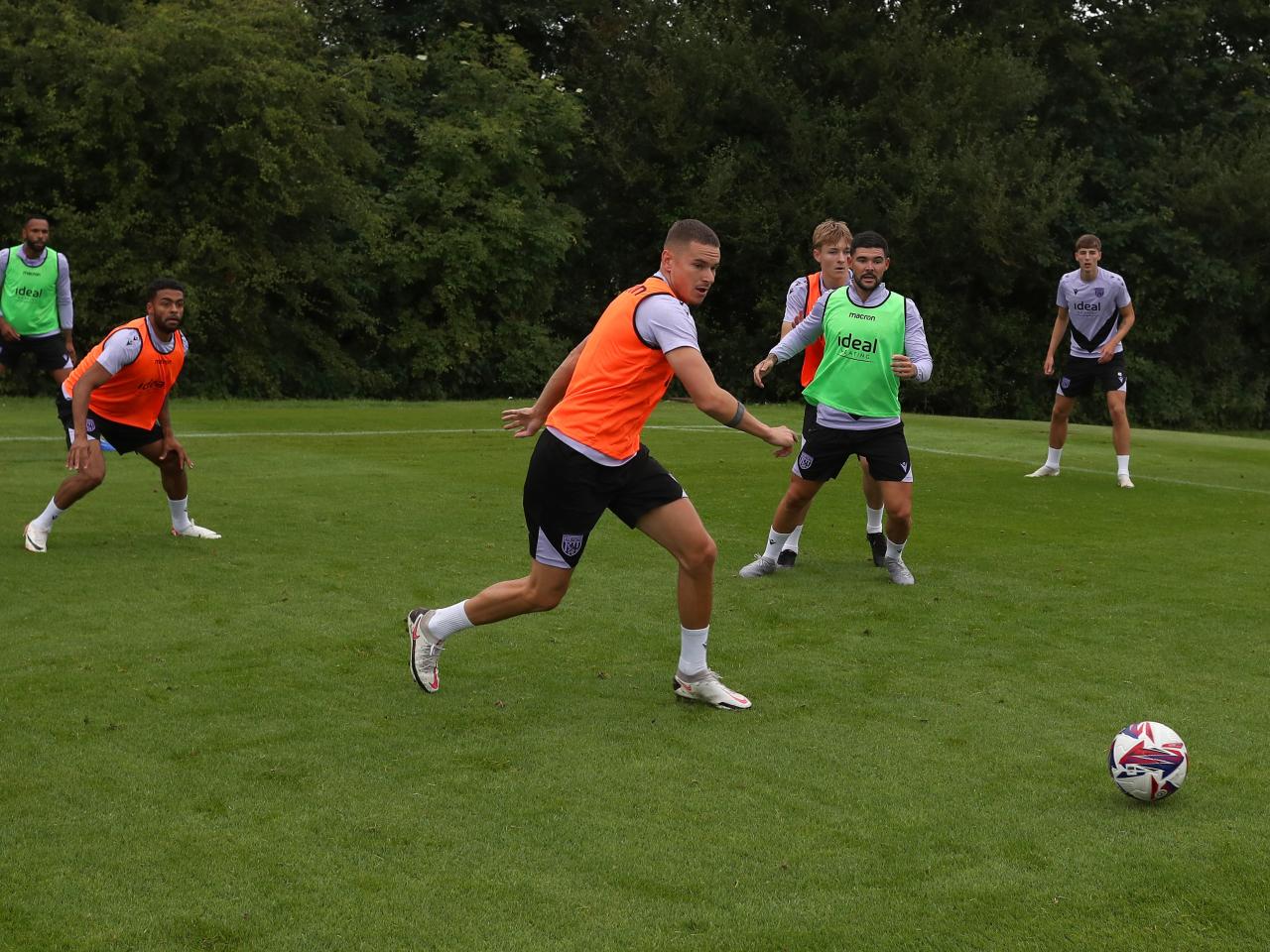 General action of a training session involving several players 