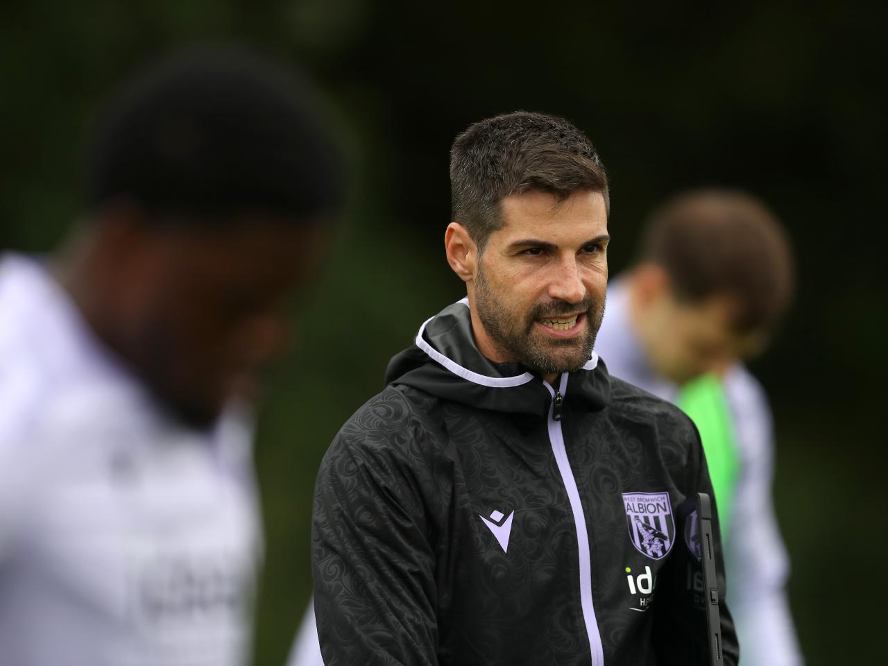 Coach Jorge Alarcon in the middle of a training session 