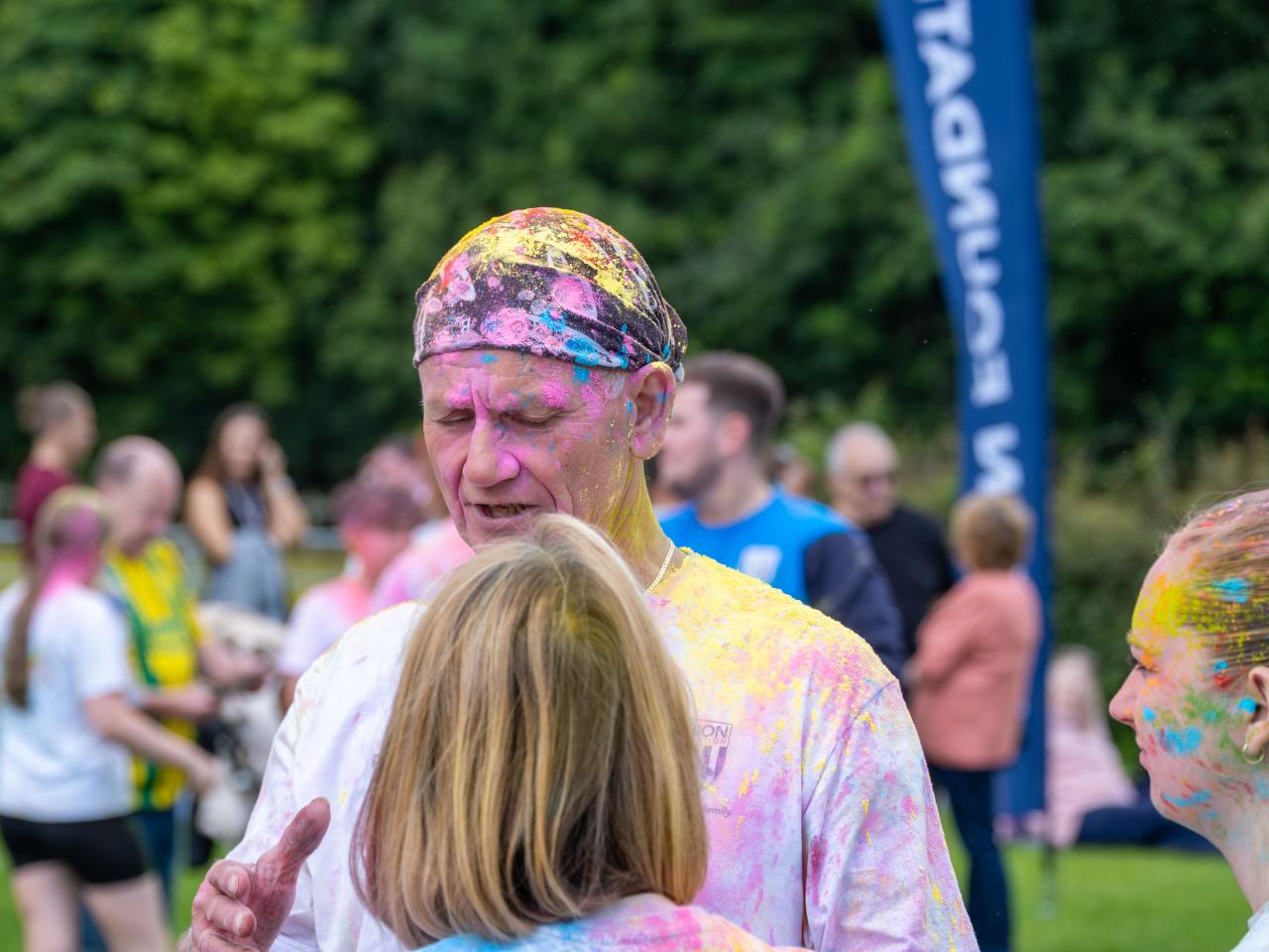 Blind Dave Heeley talking to a group of runners.