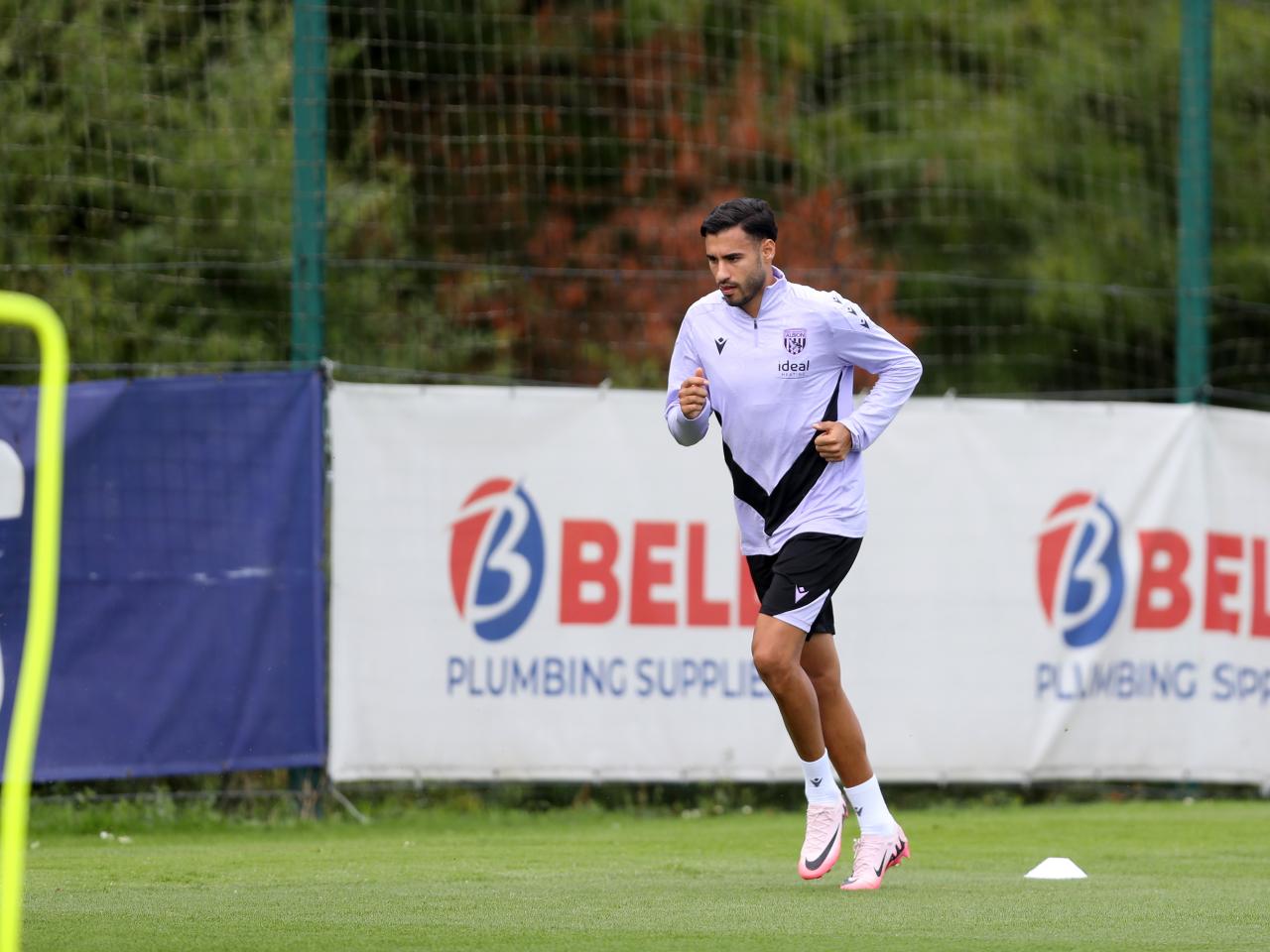 Gianluca Frabotta running in training 