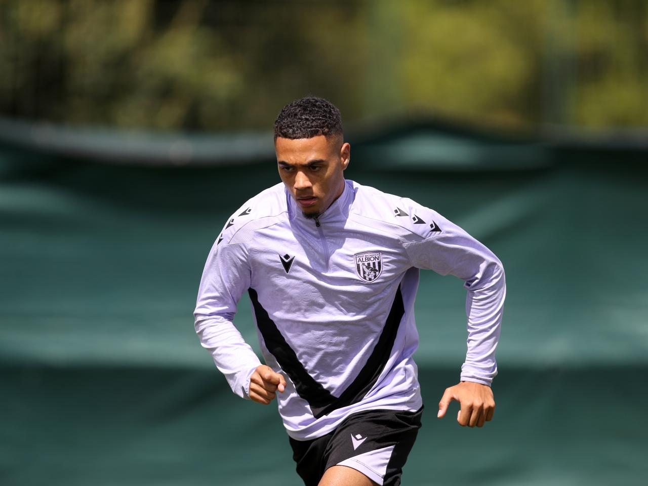 Lewis Dobbin running in training