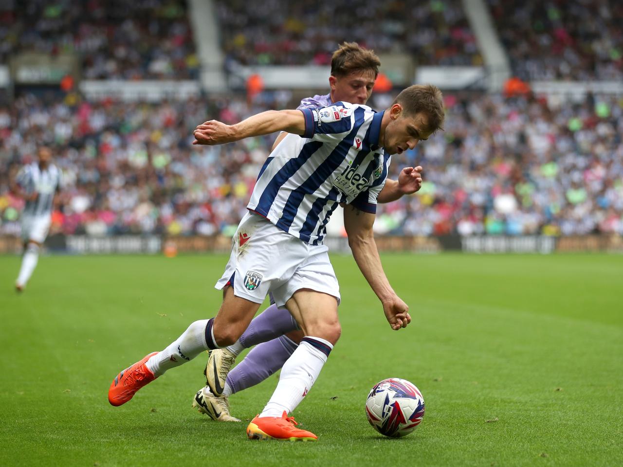 Jayson Molumby on the ball against Swansea