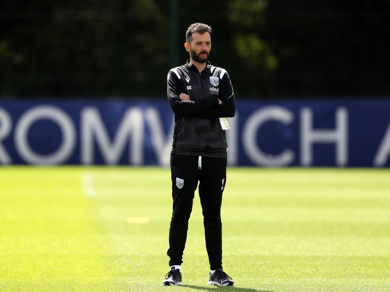 Carlos Corberán watching training 