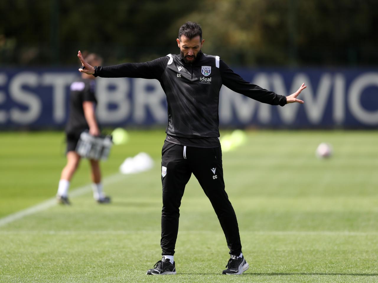 Carlos Corberán giving instructions during a training session 