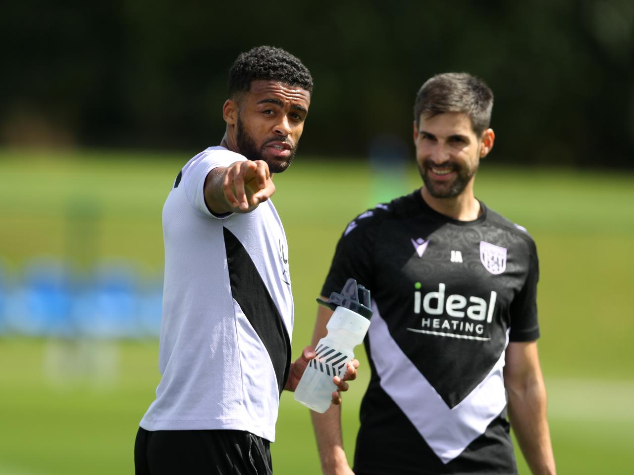 Darnell Furlong pointing and talking to coach Jorge Alarcon during a training session 