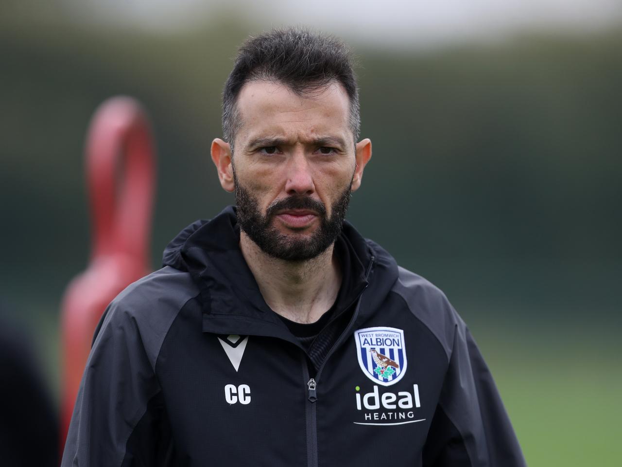 Carlos Corberán watching a training session