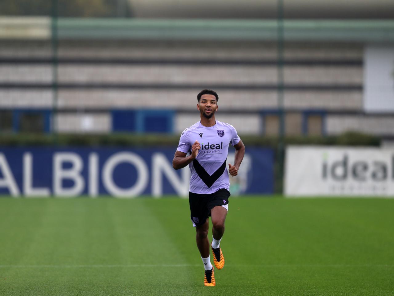 Mason Holgate running forward on the training pitch 