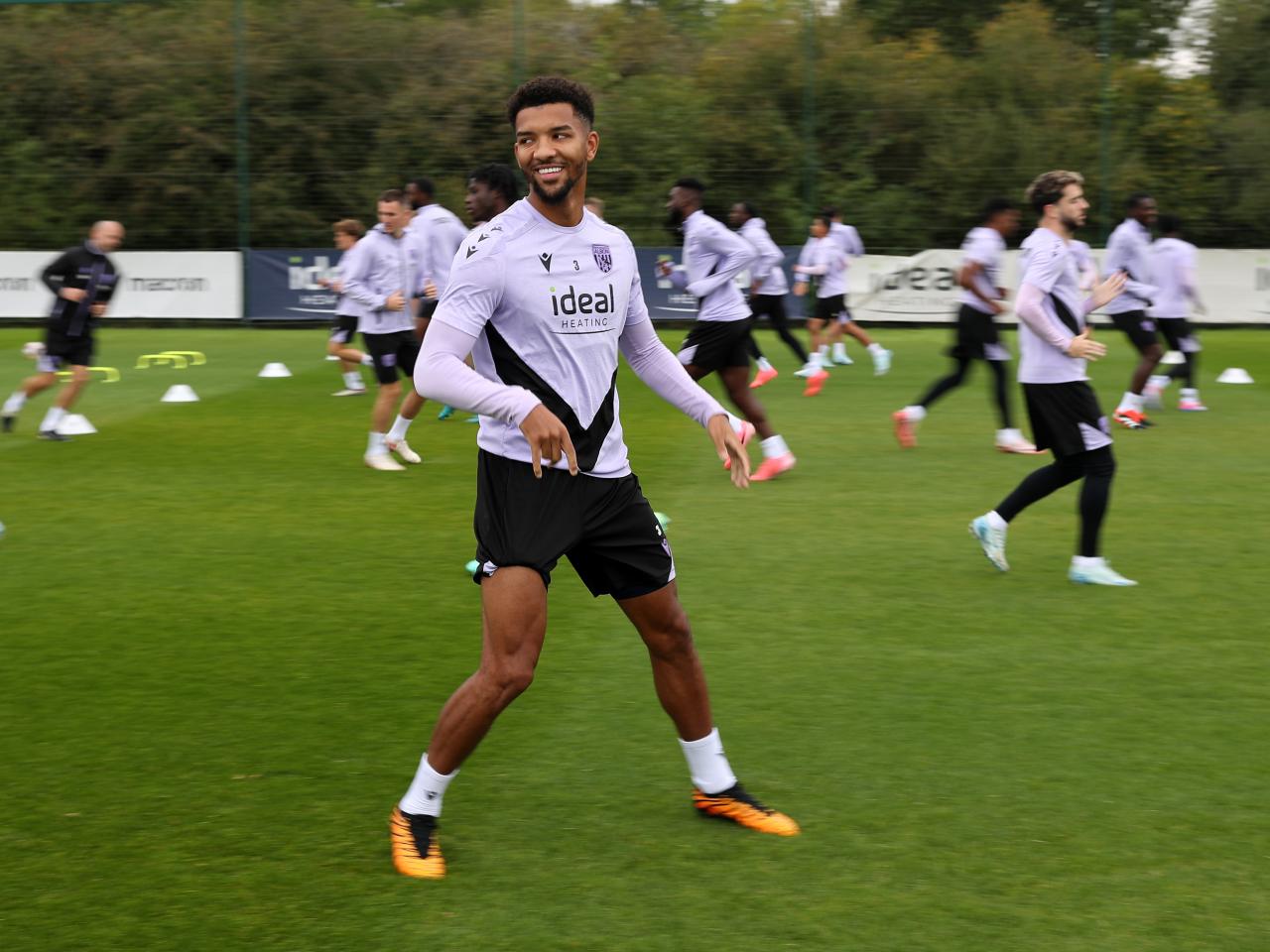 Mason Holgate warming-up during a training session