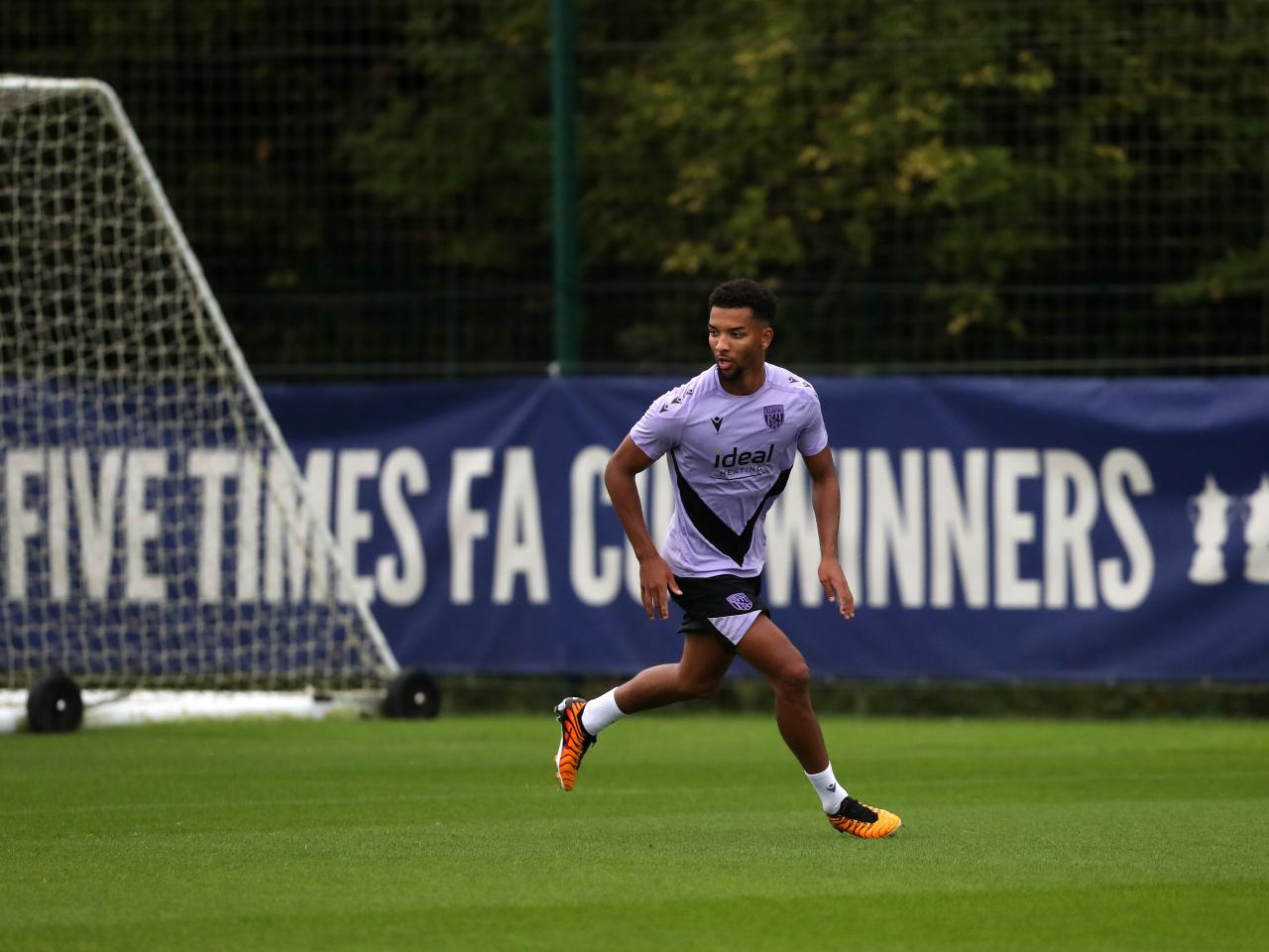 Mason Holgate running out on the training pitch