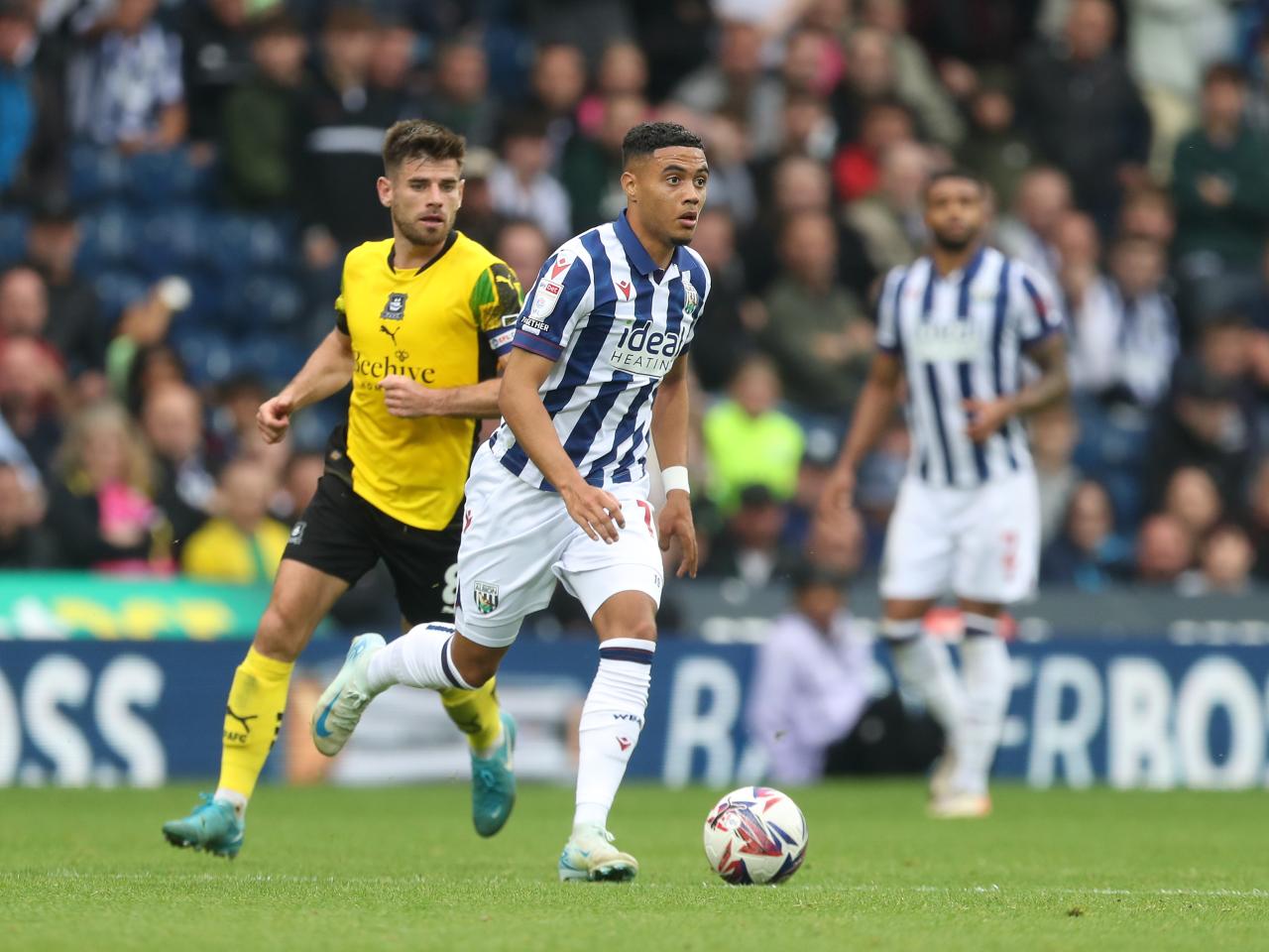 Lewis Dobbin in action against Plymouth 