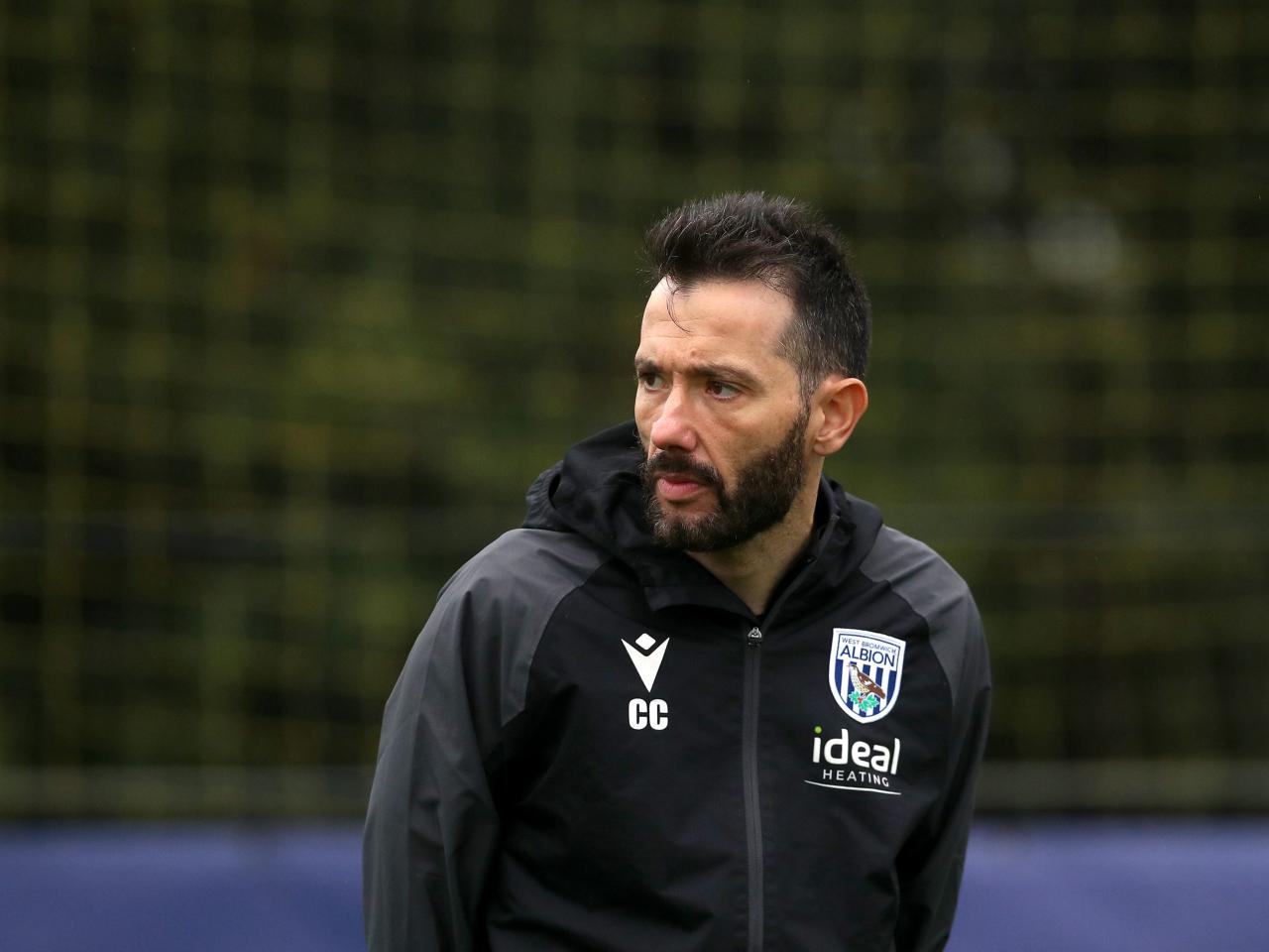 Carlos Corberán watching training 