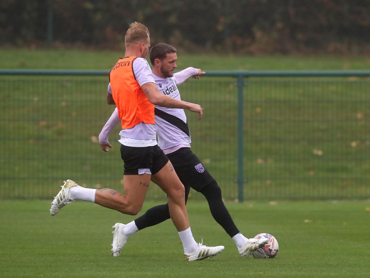 John Swift and Uroš Račić fighting for the ball during training 