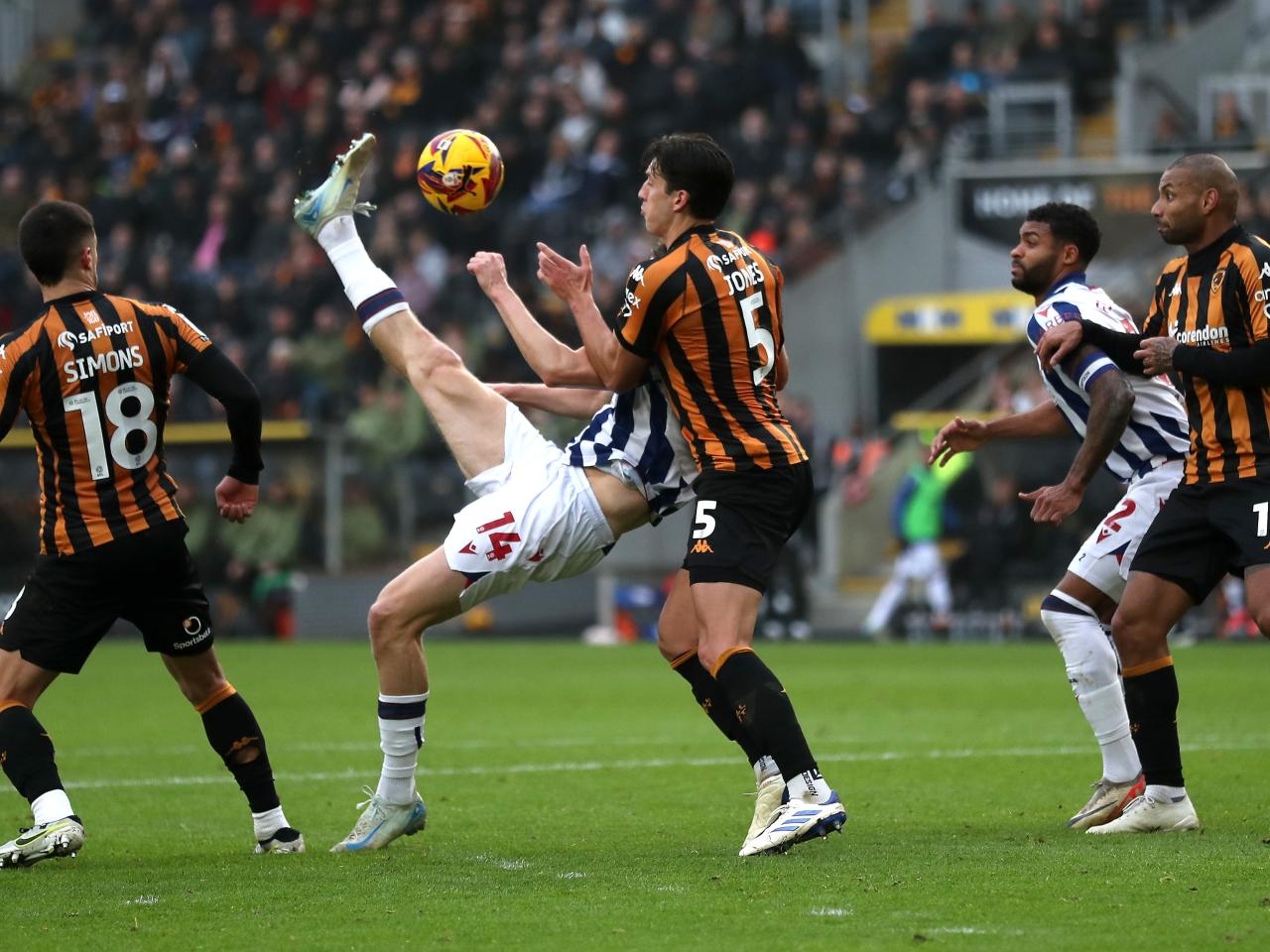 Torbjørn Heggem attempts a bicycle kick against Hull