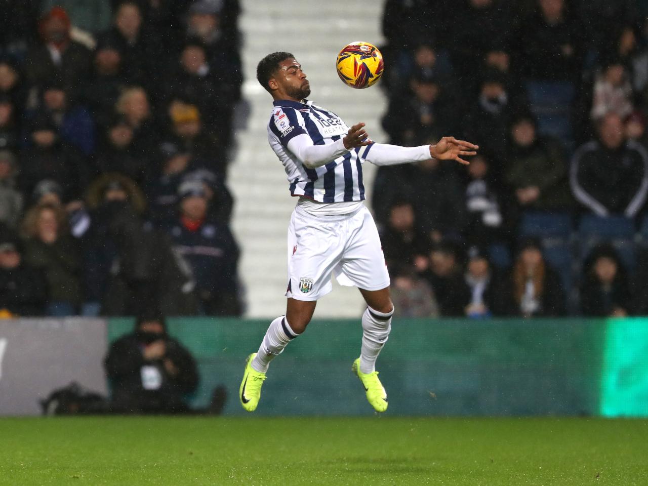 Darnell Furlong controlling the ball against Norwich City 