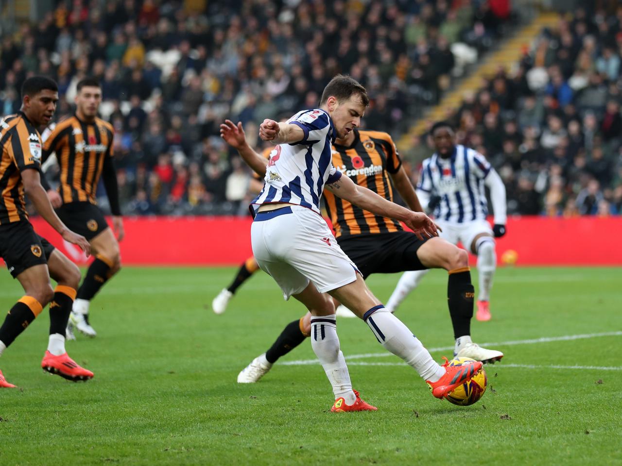 Jayson Molumby  on the ball against Hull