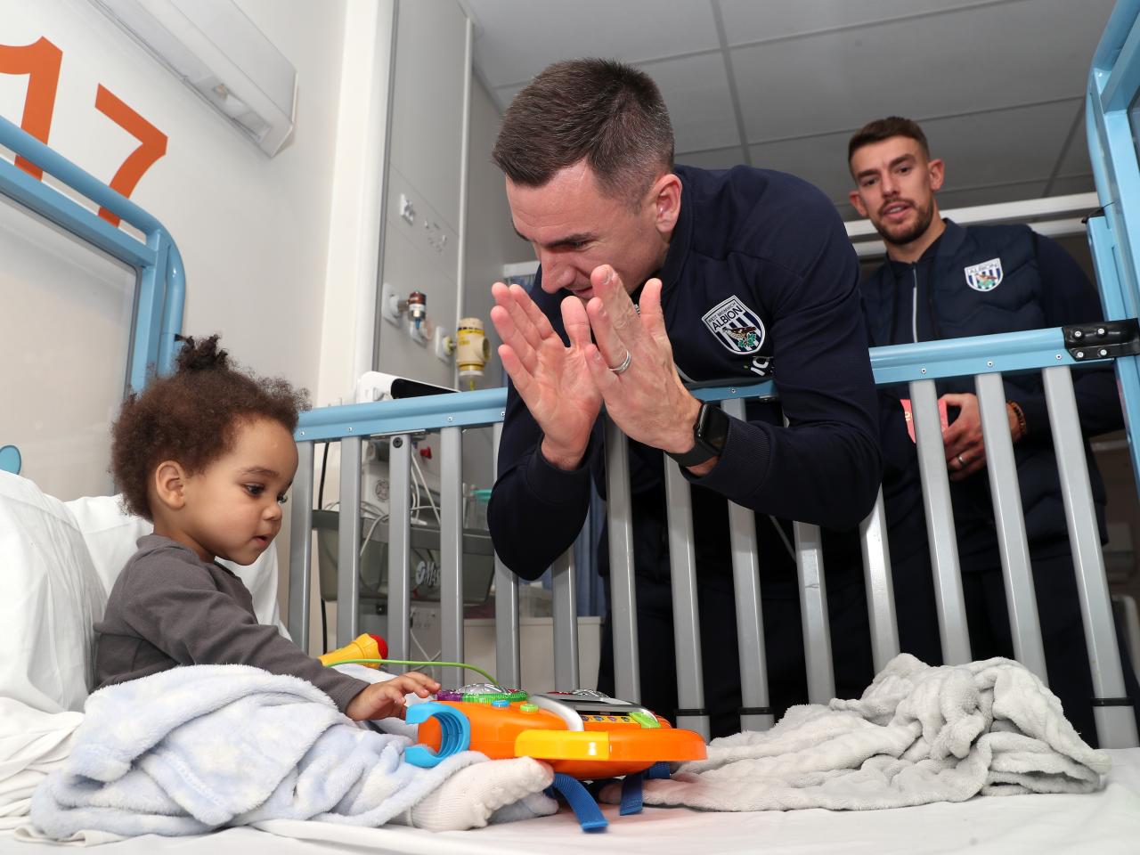 Jed Wallace interacts with a young patient at Midlands Metropolitan University Hospital 