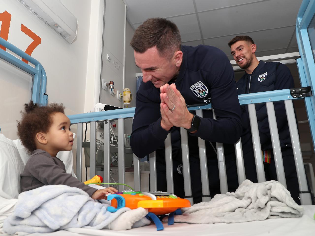 Jed Wallace interacts with a young patient at Midlands Metropolitan University Hospital 