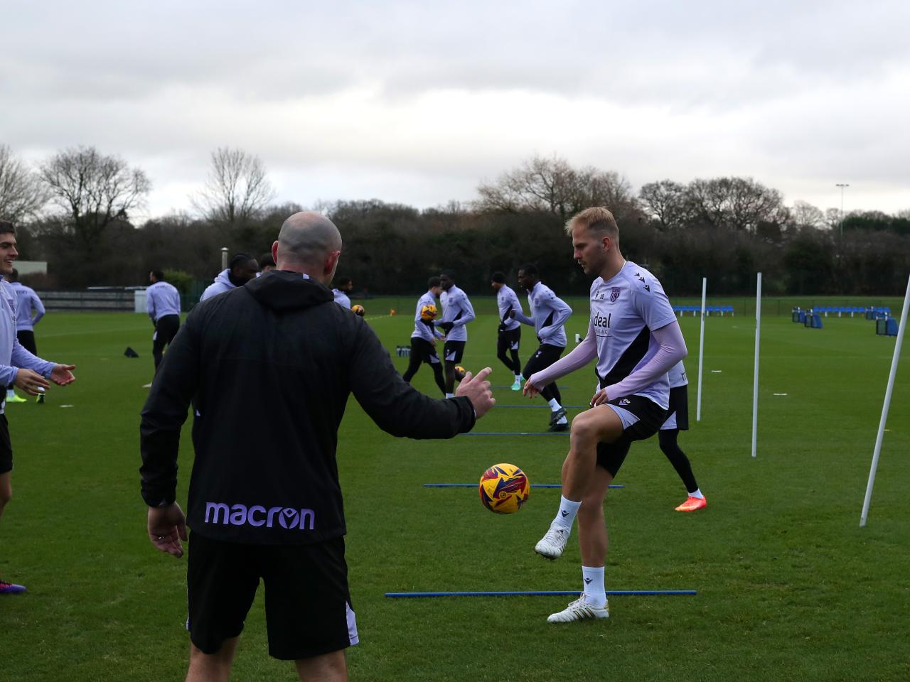 Uroš Račić warming up before training 