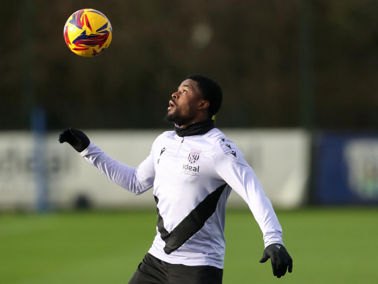 Josh Maja watches the ball in the air in training 
