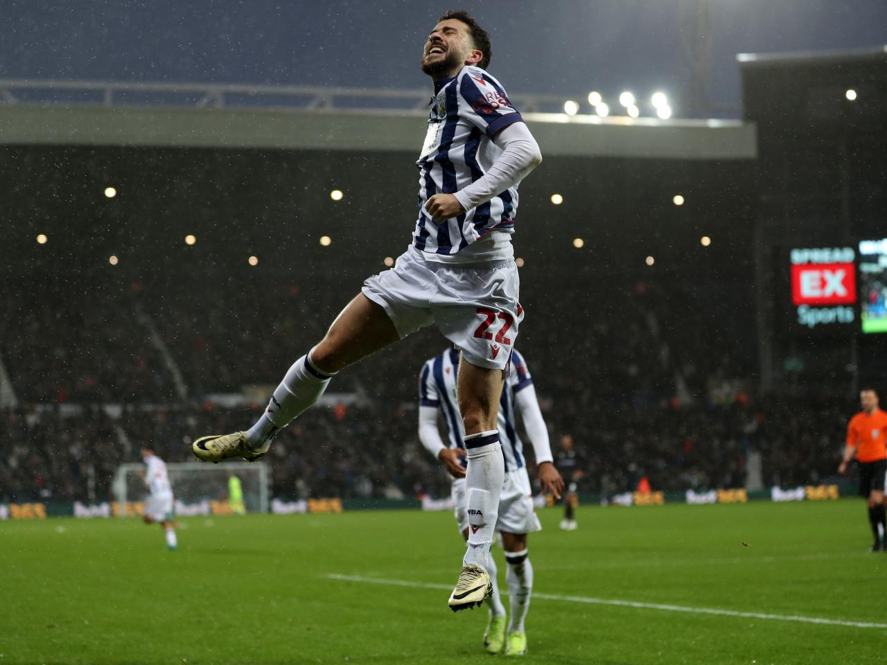 Mikey Johnston celebrates scoring a header against Bristol City 