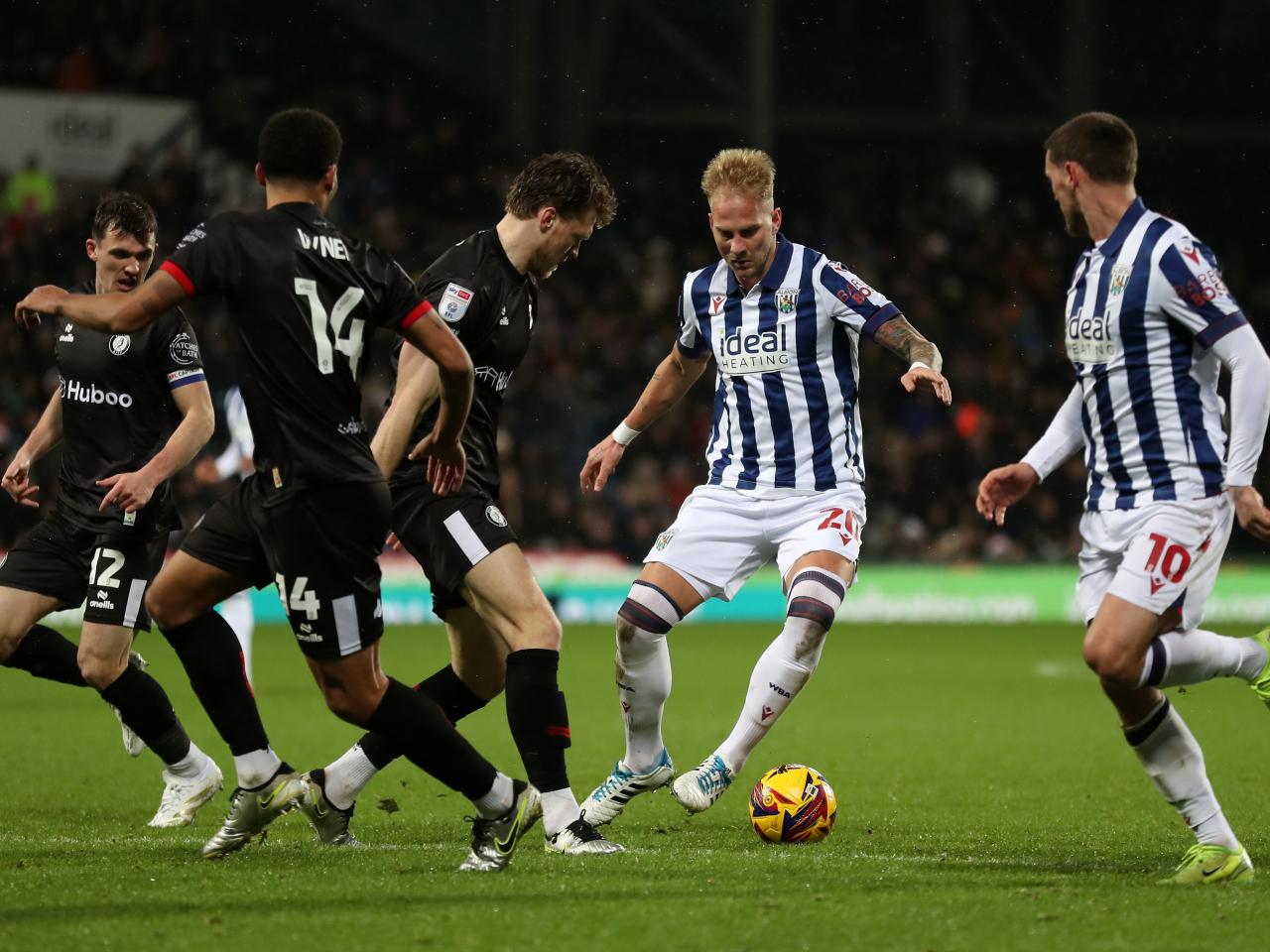 Uroš Račić in action against Bristol City 