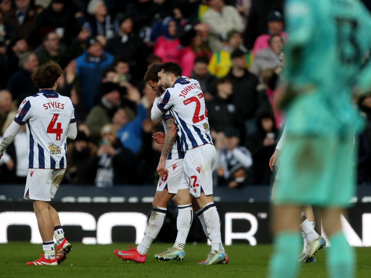 John Swift celebrates scoring against Portsmouth with Mikey Johnston