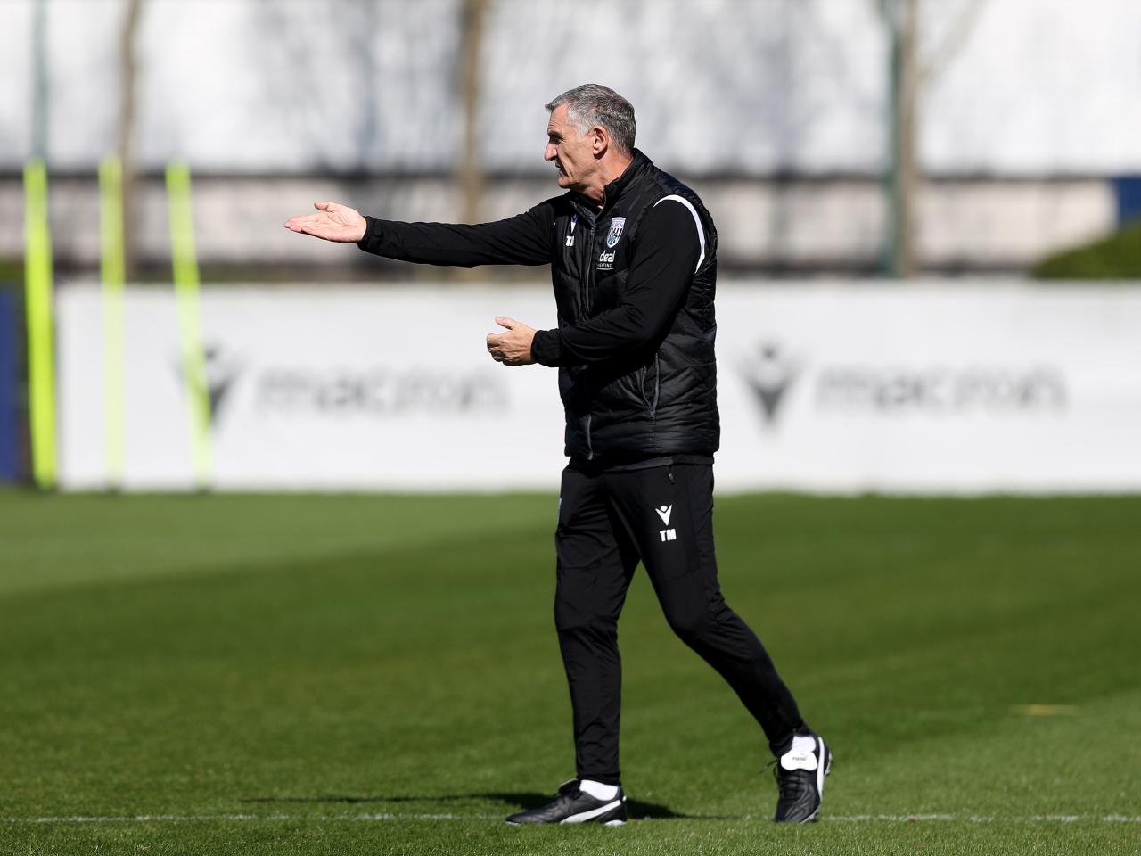Tony Mowbray delivering information to players during a training session