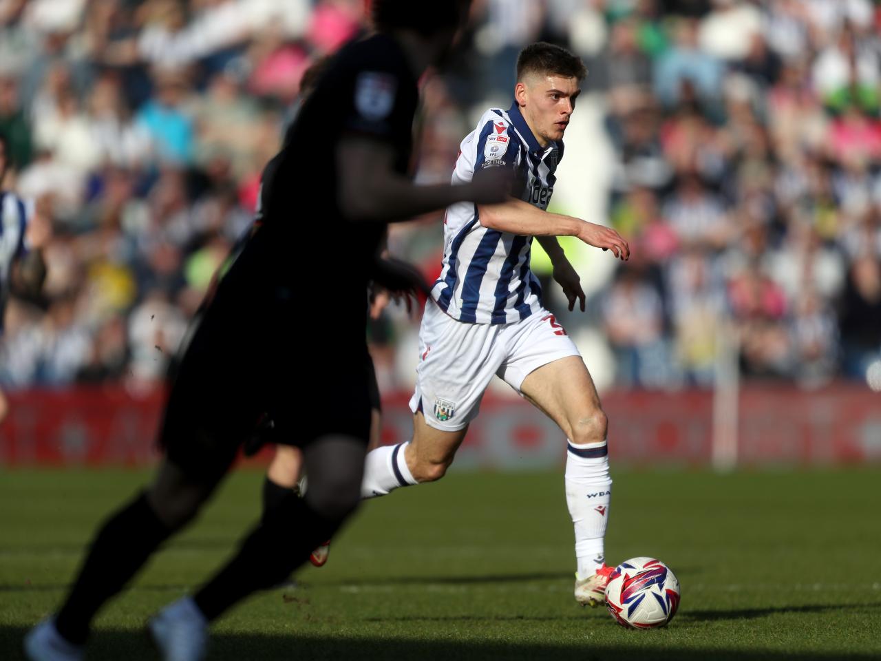 Tom Fellows running with the ball against QPR 
