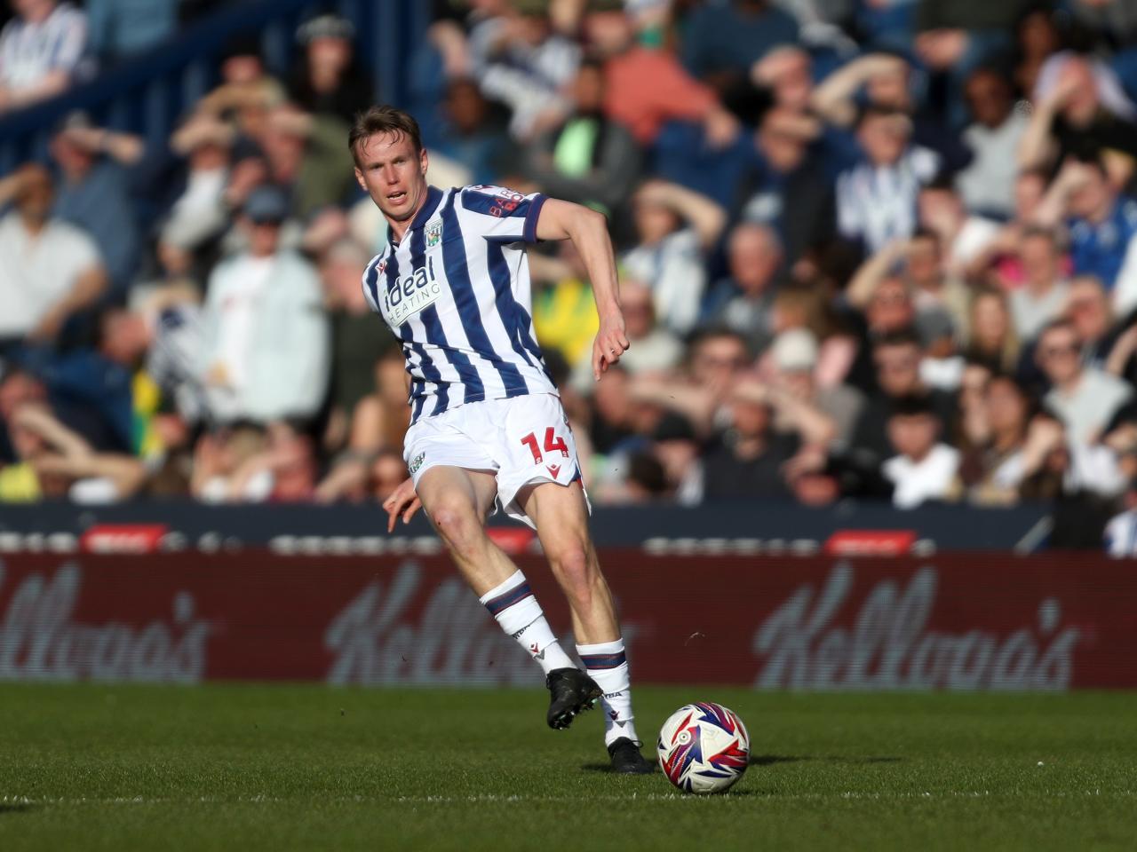 Torbjørn Heggem making a pass against QPR 