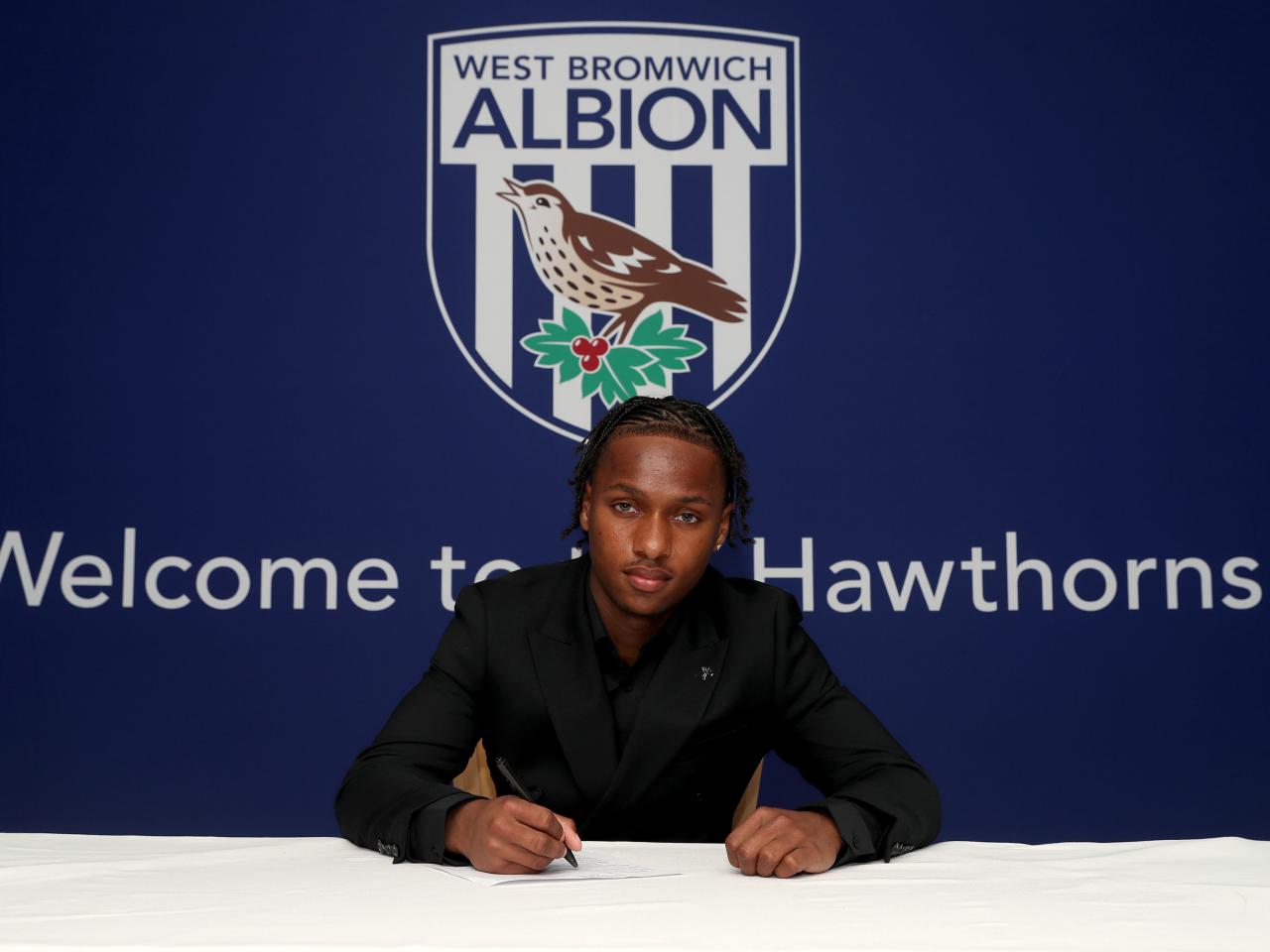A photo of Albion scholar Remar McNeil signing scholarship terms ahead of the 2025/26 season