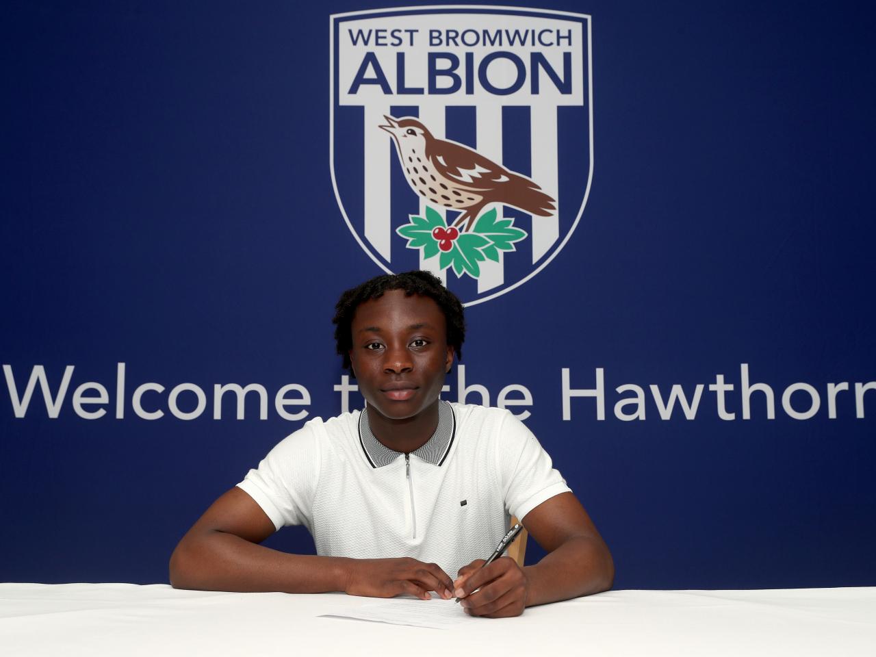 A photo of Albion scholar Umar Sankoh signing scholarship terms ahead of the 2025/26 season