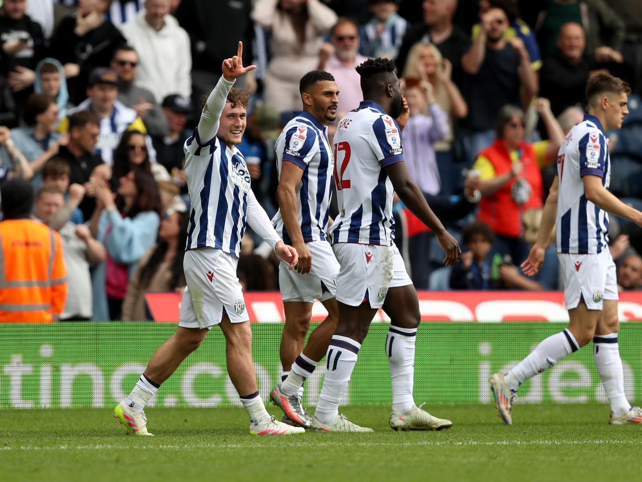 Callum Styles celebrates scoring against Luton Town with team-mates