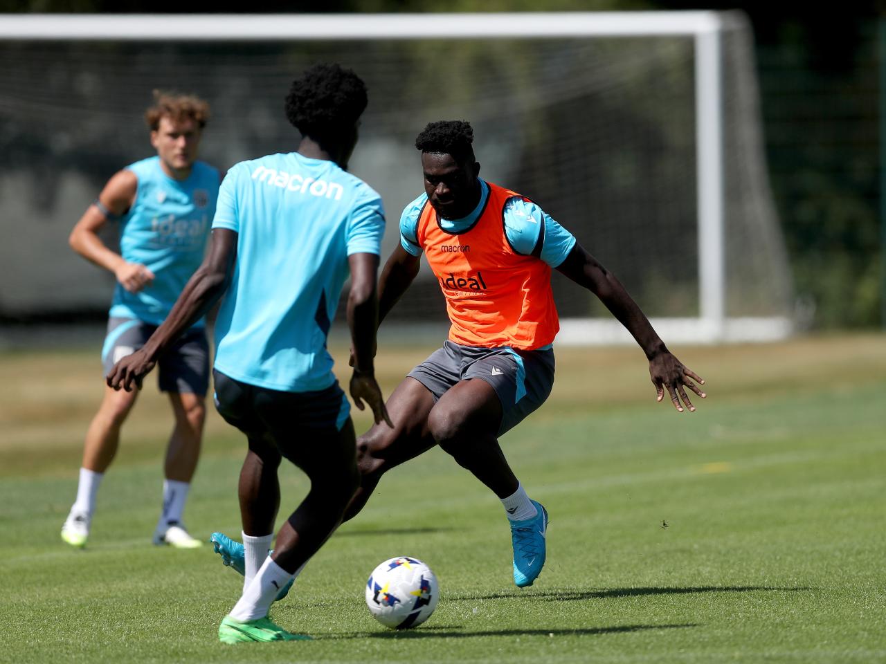 Daryl Dike chasing the ball down during a training session