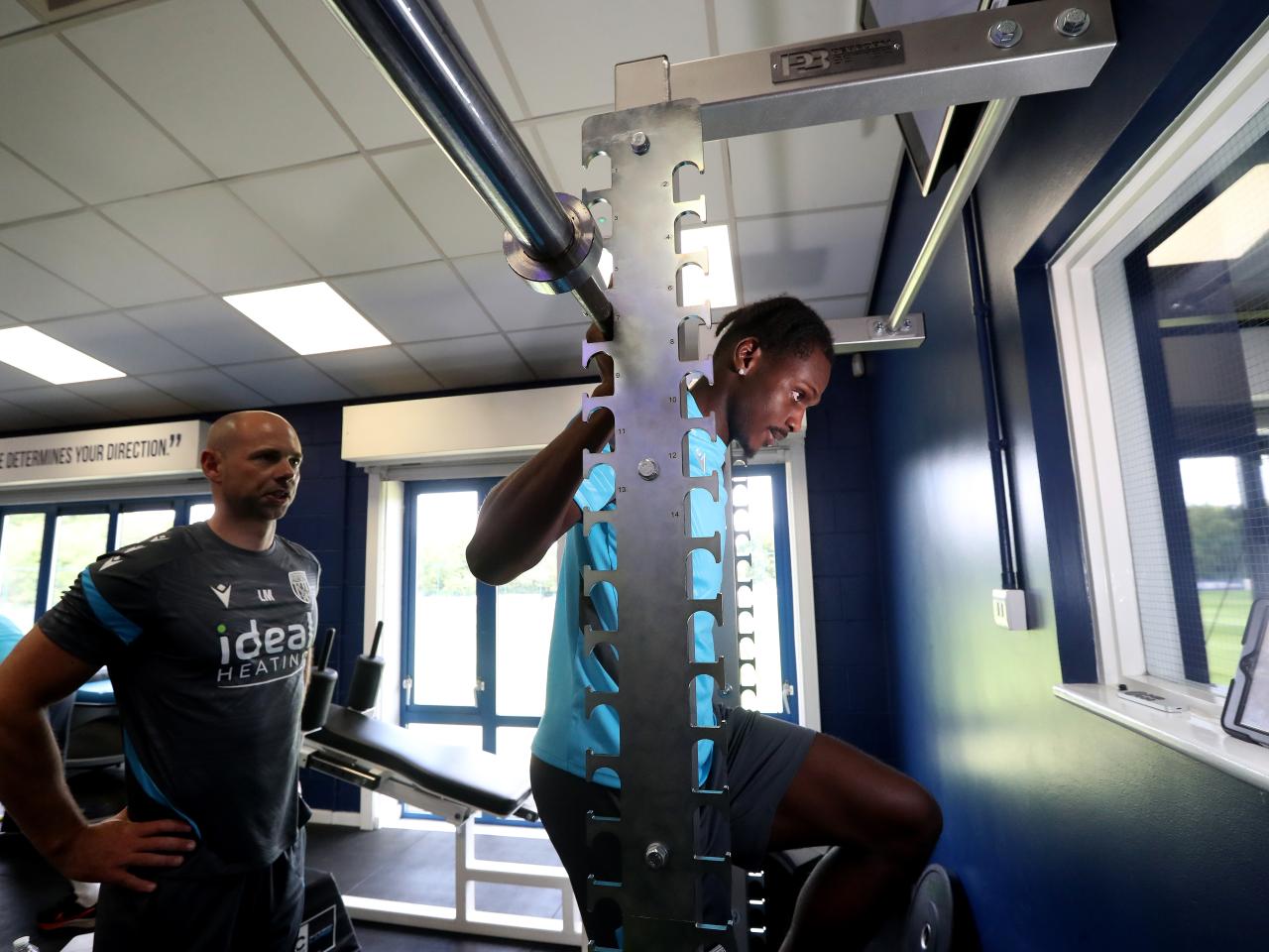 Ousmane Diakité lifting weights in the gym