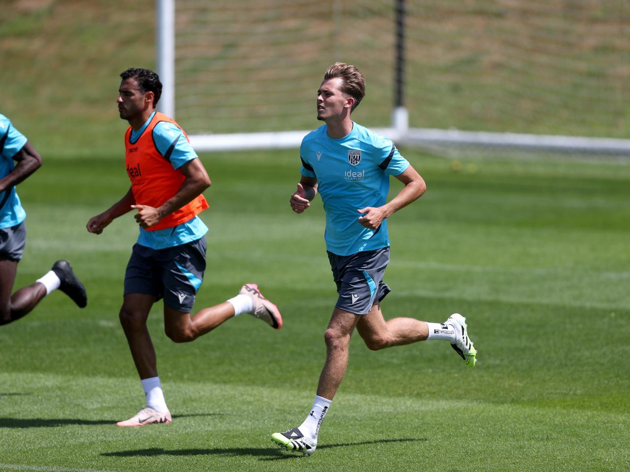 Gianluca Frabotta and Isaac Price running forward during a training session 