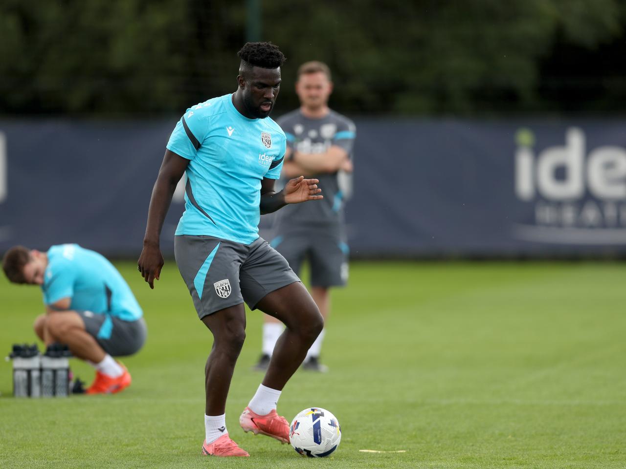 Daryl Dike on the ball during a training session