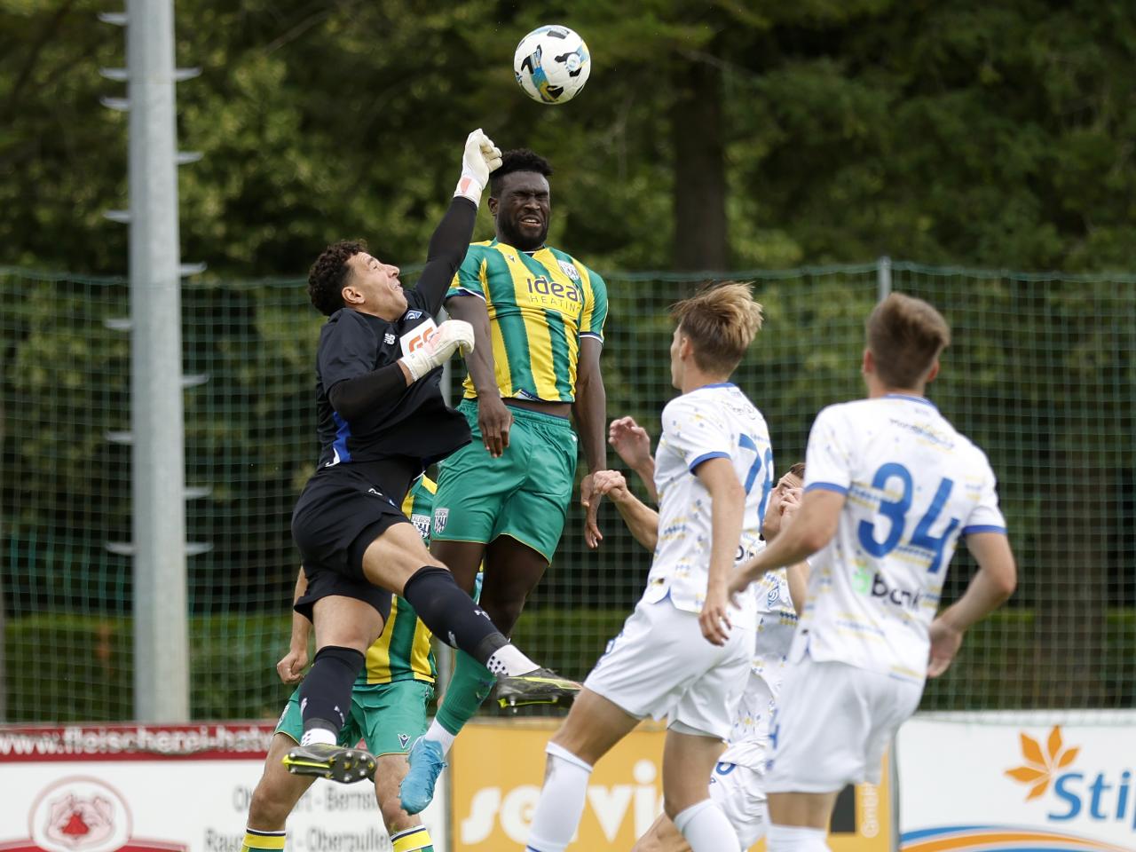 Daryl Dike in action against Dynamo Kyiv in pre-season in Austria 