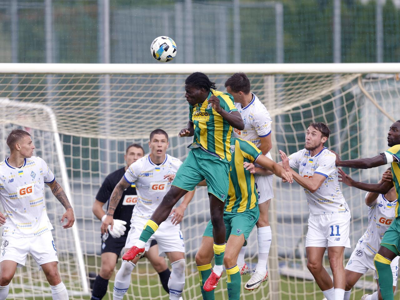 Mo Diomande in action against Dynamo Kyiv in pre-season in Austria 