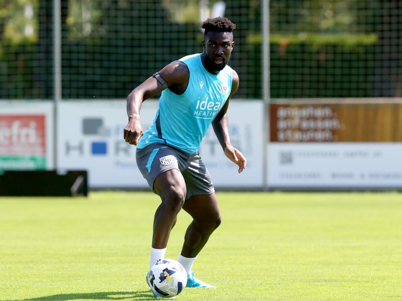 Daryl Dike on the ball during a training session