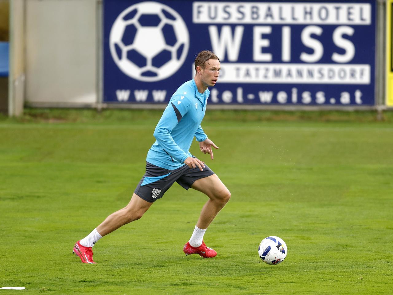 Torbørn Heggem on the ball during a training session in the rain